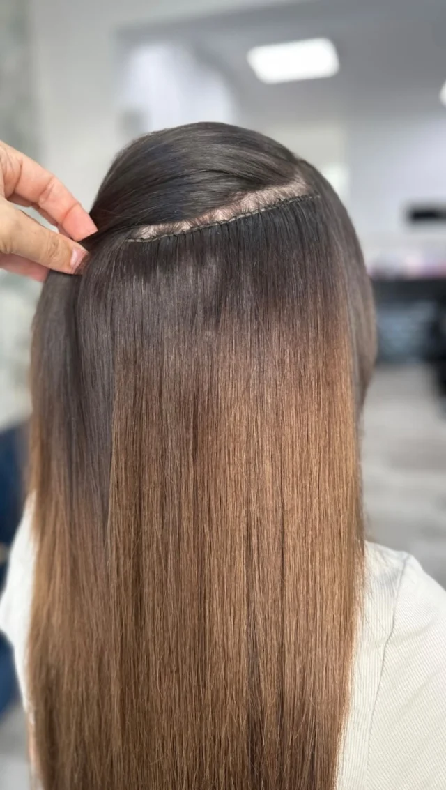 Heute on Tour mit Bella Hair 💫 Salon eingeschult, Wissen geteilt, Skills geschärft – Mission erfüllt! 💁♀️✂️ Ich liebe es, wenn Leidenschaft auf Lernbereitschaft trifft 🤍💫So viel Spaß, so viel Talent und jede Menge Good Hair Energy ✨🤍@schnittgefühlgrieskirchen #langehaare #tressenverlängerung #haarverlängerung #bellahair #tressenverdichtung #schnittgefühlgrieskirchen