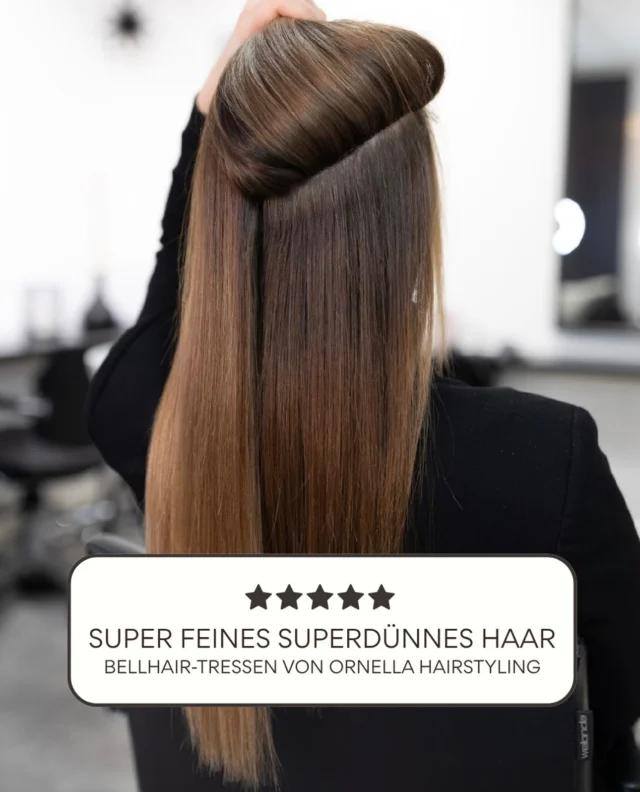 Bellhair-Tressen✨💫 Es gehört zu den schonendsten und natürlichsten Techniken zur Haarverlängerung und -verdichtung. Die ultraflachen, flexiblen Wefts werden ohne Kleber direkt ins Eigenhaar eingenäht – maximal sanft für Kopfhaut und Haarstruktur. Sie sind kaum spürbar, unsichtbar im Ergebnis und perfekt an deine Haarfarbe anpassbar. Die Tressen bestehen aus hochwertigem Echthaar, sind pflegeleicht, langlebig und lassen sich mehrfach hochsetzen – ideal für feines Haar, das eine besonders schonende Methode benötigt. Das Ergebnis: mehr Länge, mehr Volumen, mehr Natürlichkeit. Haare, die aussehen wie deine eigenen – nur voller, gesünder und schöner. ✨ Wenn du dir schon länger mehr Fülle oder Länge wünschst, ist jetzt der perfekte Zeitpunkt. Schreib uns für Beratung & Terminvereinbarung. 💛