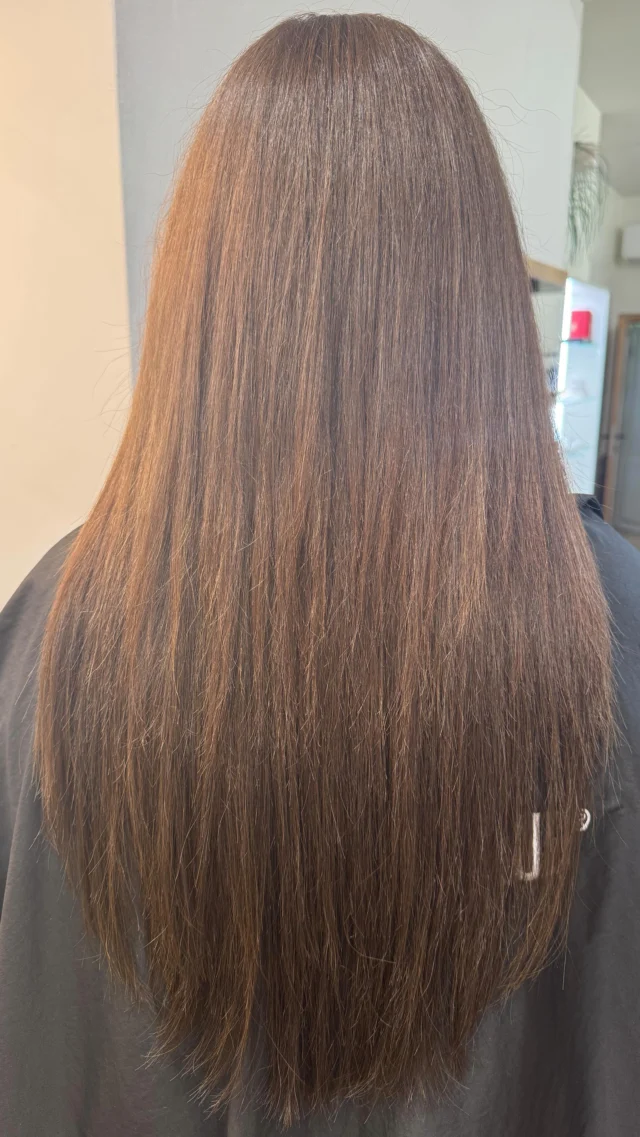 2 Tressen. Keine Verdichtung. Nur pure Länge ✨ Manchmal fehlt nicht mehr Haar – sondern einfach mehr Zentimeter 🤍💫 📩 DM „LÄNGE“ #langhaarmädchen #tressenverlängerung #tressenverdichtung #colorful #mehrselbstbewusstsein